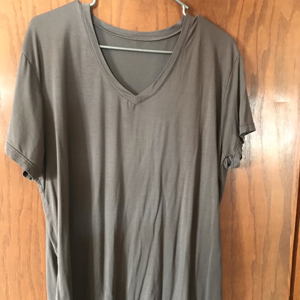Zyia 3x vneck tee